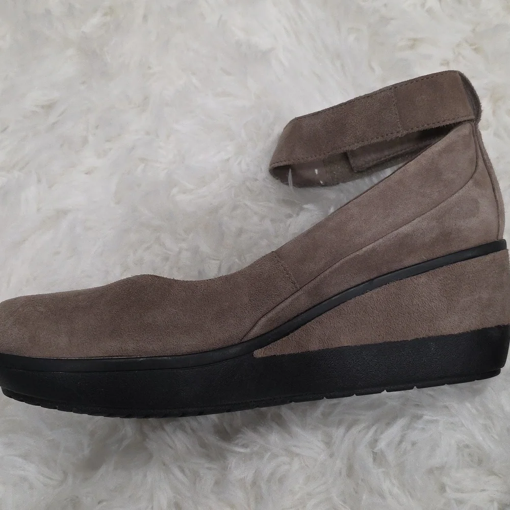 Clarks Wynnmere Fox Ankle Wedge Pump. Size 7